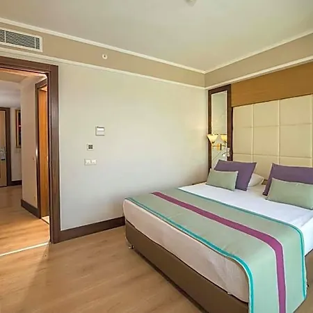 Dream World Aqua Otel 5*