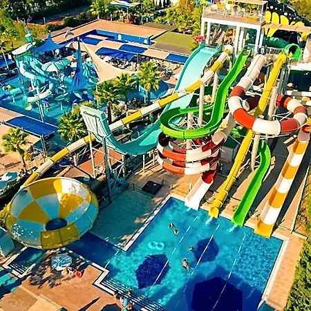 Dream World Aqua Hotel 5*