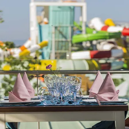 Hotell Dream World Aqua 5*